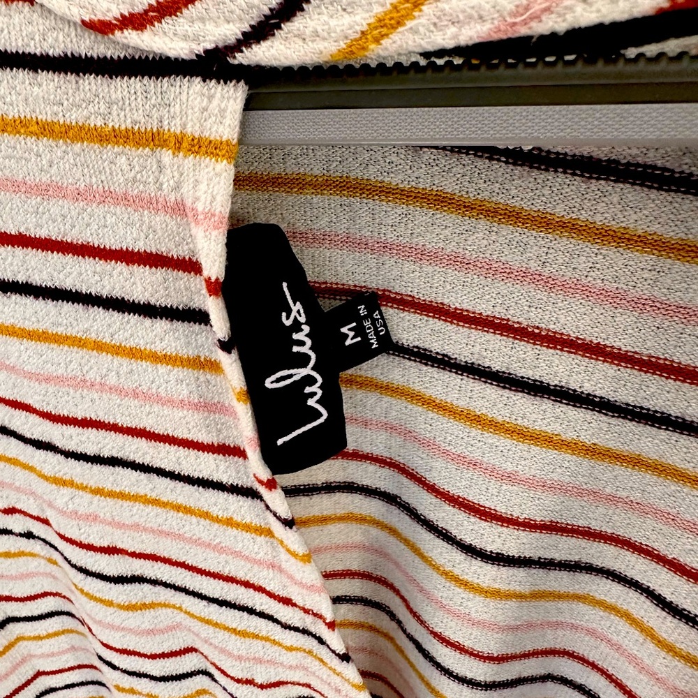 Lulus open back twist shirt size M